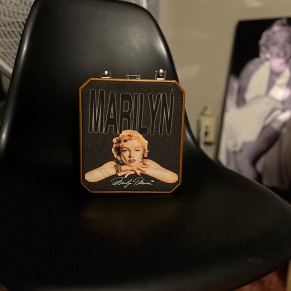 Marilyn Monroe Purse - Picture 8 of 11